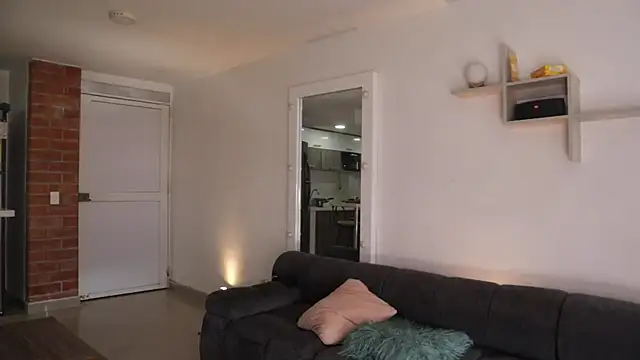 Snapshot of _Vahos_ chatting on 10.10.25 Vahos online show from 10.10.25