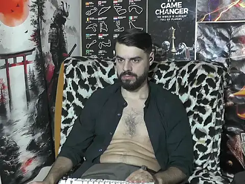 Snapshot of 00george chatting on 11.20.25 00george online show from 11.20.25