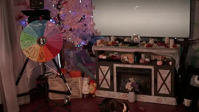 Nikki Torres online show from 11.18.25