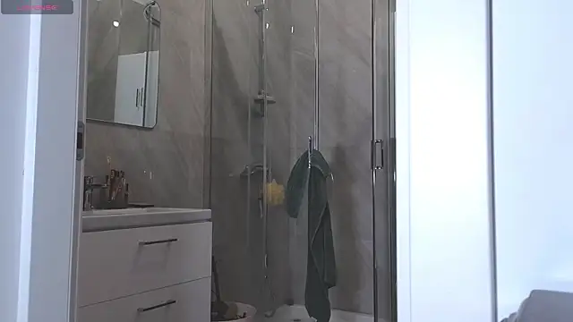 Snapshot of Sellena_love chatting on 10.28.25 Sellena love online show from 10.28.25