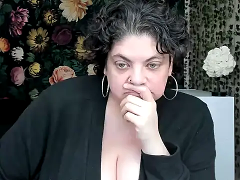 Snapshot of Exotic-Melons chatting on 12.18.25 Exotic-Melons online show from 12.18.25