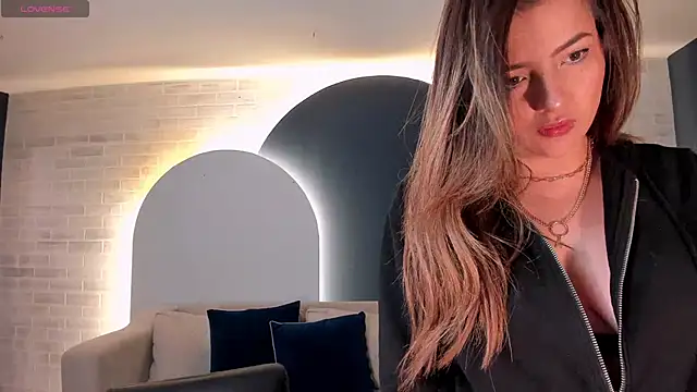 Snapshot of AmyWood chatting on 01.06.25 AmyWood online show from 01.06.25