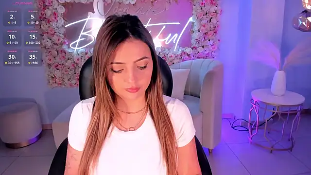 Snapshot of AmyWood chatting on 01.11.25 AmyWood online show from 01.11.25