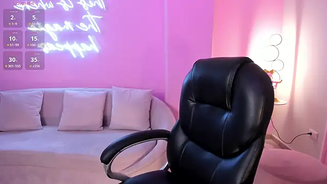 Snapshot of AmyWood chatting on 01.26.25 AmyWood online show from 01.26.25