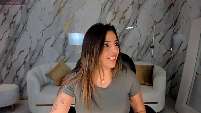 Snapshot of AmyWood chatting on 01.30.25 AmyWood online show from 01.30.25