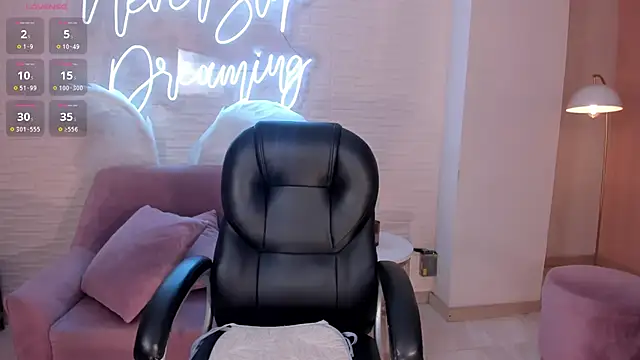 Snapshot of AmyWood chatting on 02.06.25 AmyWood online show from 02.06.25