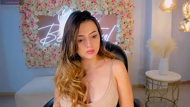 Snapshot of AmyWood chatting on 02.11.25 AmyWood online show from 02.11.25