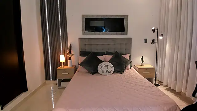 Snapshot of AmyWood chatting on 02.18.25 AmyWood online show from 02.18.25