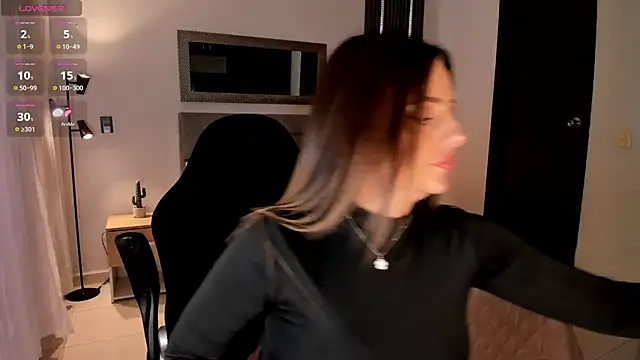 Snapshot of AmyWood chatting on 03.05.25 AmyWood online show from 03.05.25