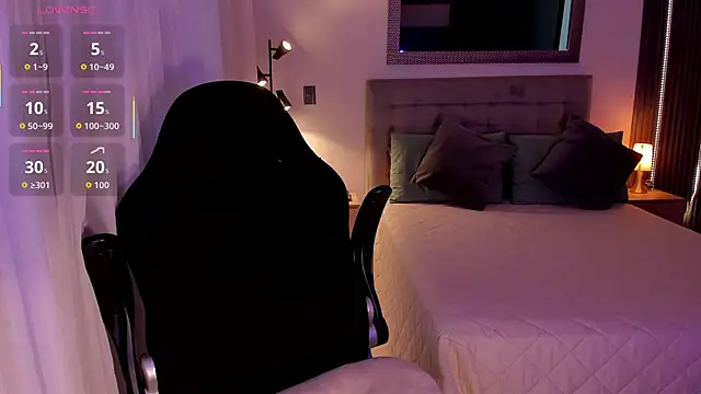 Snapshot of AmyWood chatting on 10.25.25 AmyWood online show from 10.25.25