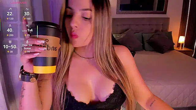 Snapshot of AmyWood chatting on 11.14.25 AmyWood online show from 11.14.25