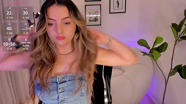 Snapshot of AmyWood chatting on 11.27.25 AmyWood online show from 11.27.25