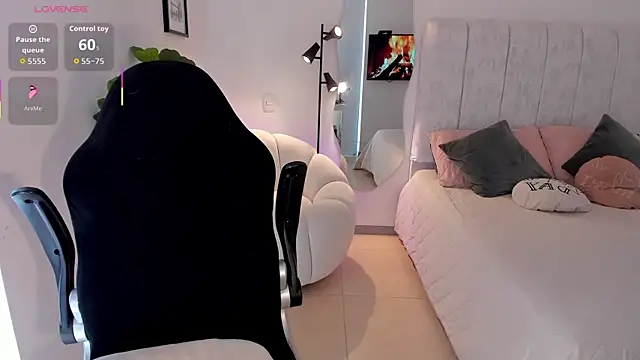 AmyWood online show from 03.11.26