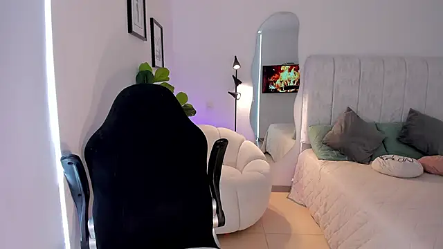 AmyWood online show from 04.08.26