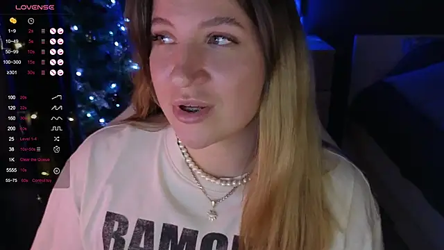 Snapshot of Fairy__Sofia chatting on 12.29.24 Fairy Sofia online show from 12.29.24