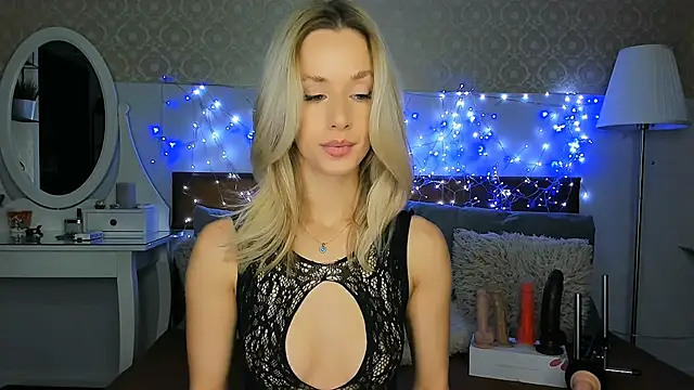 MiaBeeXX online show from 10.03.25