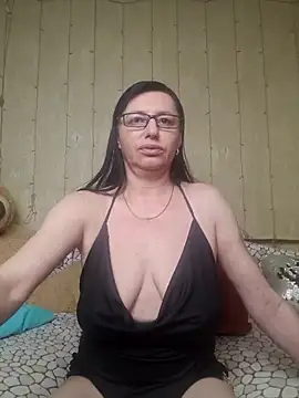 Snapshot of Amberhotqueen chatting on 01.15.25 Amberhotqueen online show from 01.15.25