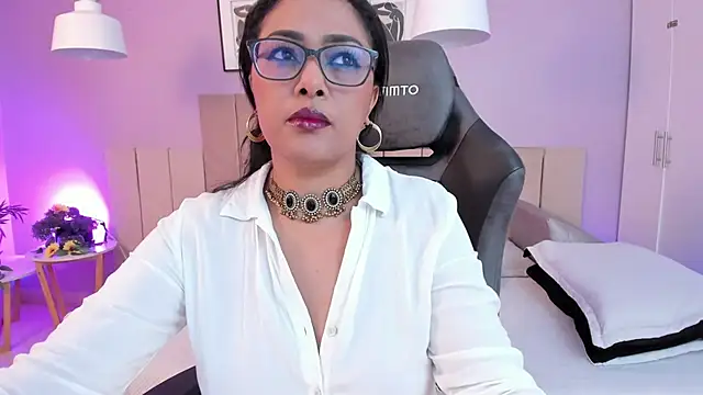 Inndrahot online show from 02.16.25