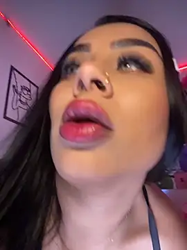 Snapshot of Emma_Brown_12 chatting on 11.06.25 Emma Brown 12 online show from 11.06.25