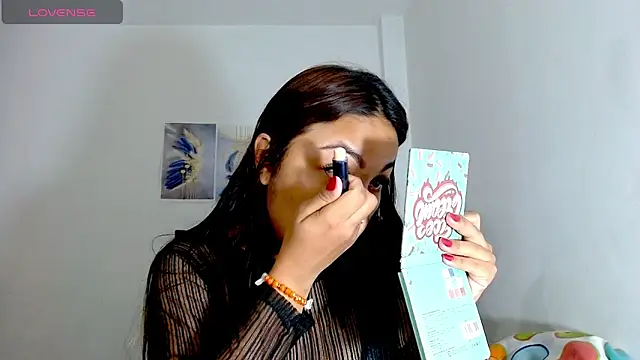 Snapshot of Kylie_loveee chatting on 11.29.25 Kylie loveee online show from 11.29.25