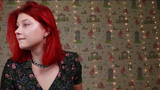 Snapshot of SmokyRose chatting on 09.17.25 SmokyRose online show from 09.17.25