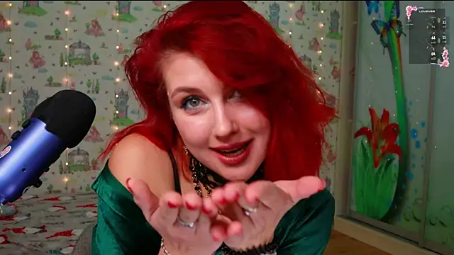 Snapshot of SmokyRose chatting on 09.27.25 SmokyRose online show from 09.27.25