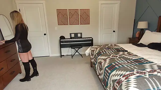 Snapshot of xxyourgirlblair chatting on 12.06.24 xxyourgirlblair online show from 12.06.24