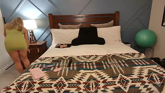 Snapshot of xxyourgirlblair chatting on 02.24.25 xxyourgirlblair online show from 02.24.25