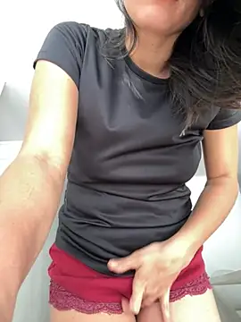 Snapshot of mahia_queen chatting on 05.15.26 mahia queen online show from 05.15.26