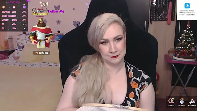 Snapshot of MissLexyGold chatting on 12.28.24 MissLexyGold online show from 12.28.24