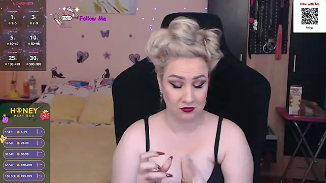 Snapshot of MissLexyGold chatting on 01.11.25 MissLexyGold online show from 01.11.25