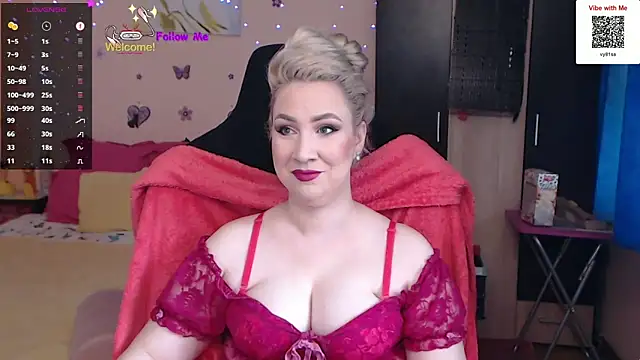 Snapshot of MissLexyGold chatting on 02.14.25 MissLexyGold online show from 02.14.25