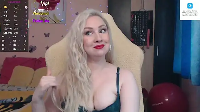 Snapshot of MissLexyGold chatting on 09.25.25 MissLexyGold online show from 09.25.25