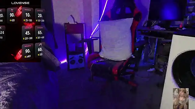 Snapshot of Blondiewithanass chatting on 02.21.26 Blondiewithanass online show from 02.21.26