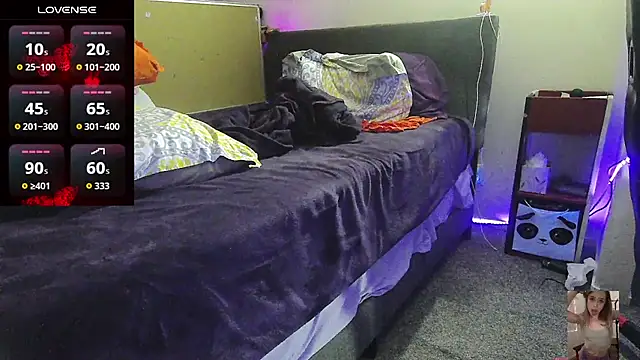 Snapshot of Blondiewithanass chatting on 03.11.26 Blondiewithanass online show from 03.11.26