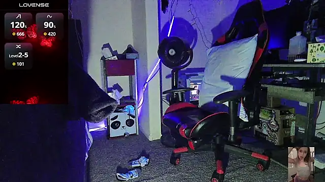 Snapshot of Blondiewithanass chatting on 04.05.26 Blondiewithanass online show from 04.05.26