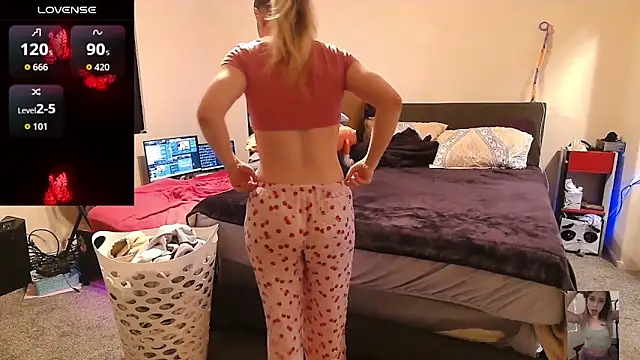 Snapshot of Blondiewithanass chatting on 04.12.26 Blondiewithanass online show from 04.12.26