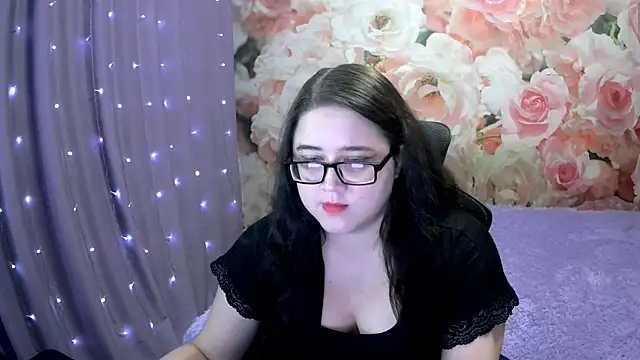 Snapshot of OverseerX chatting on 09.09.25 OverseerX online show from 09.09.25