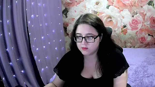 Snapshot of OverseerX chatting on 09.10.25 OverseerX online show from 09.10.25