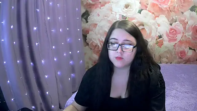 Snapshot of OverseerX chatting on 10.23.25 OverseerX online show from 10.23.25