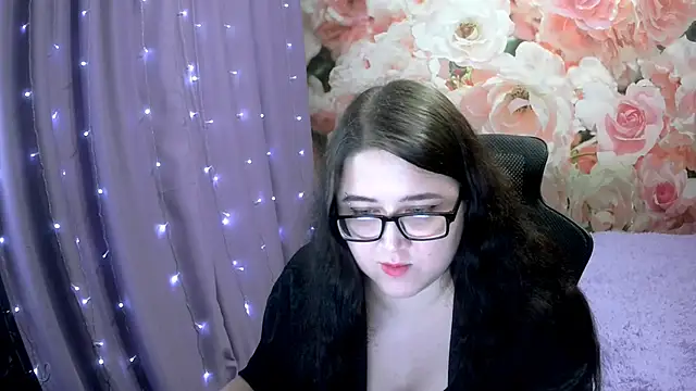 Snapshot of OverseerX chatting on 11.11.25 OverseerX online show from 11.11.25