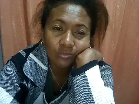 Snapshot of sexyladii chatting on 02.15.25 sexyladii online show from 02.15.25