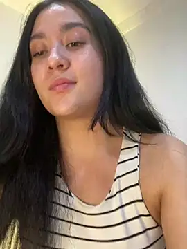 Snapshot of Nina_lovi chatting on 12.29.24 Nina lovi online show from 12.29.24