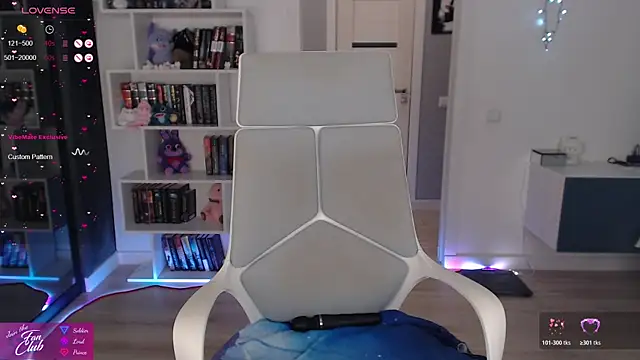 Snapshot of Emma_Bryan chatting on 10.25.25 Emma Bryan online show from 10.25.25