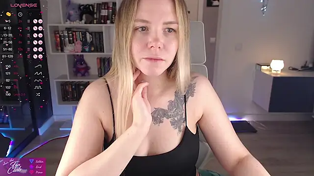 Snapshot of Emma_Bryan chatting on 11.27.25 Emma Bryan online show from 11.27.25