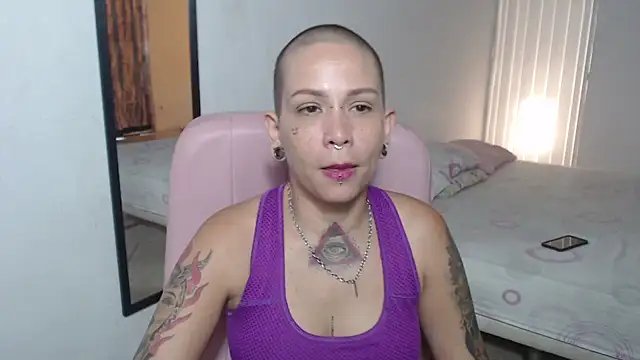 Snapshot of moon_cat85 chatting on 03.02.25 moon cat85 online show from 03.02.25