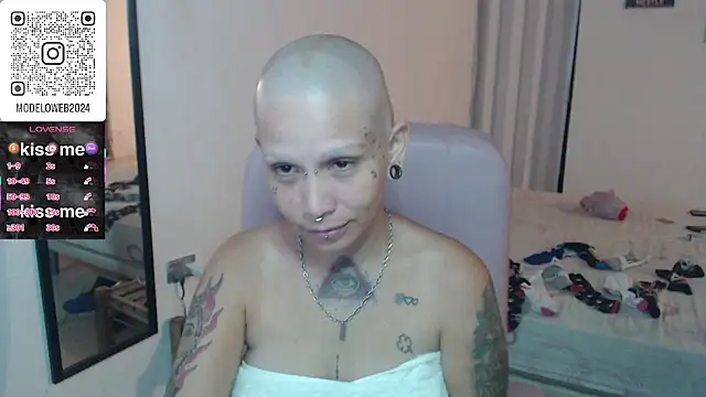 Snapshot of moon_cat85 chatting on 03.08.25 moon cat85 online show from 03.08.25