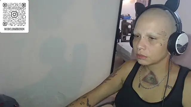 Snapshot of moon_cat85 chatting on 03.08.25 moon cat85 online show from 03.08.25