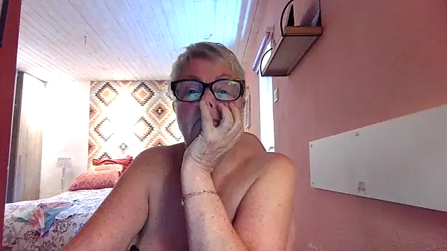 GrannyChrissy68 online show from 09.11.25