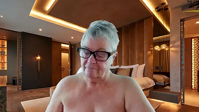 GrannyChrissy68 online show from 12.18.25